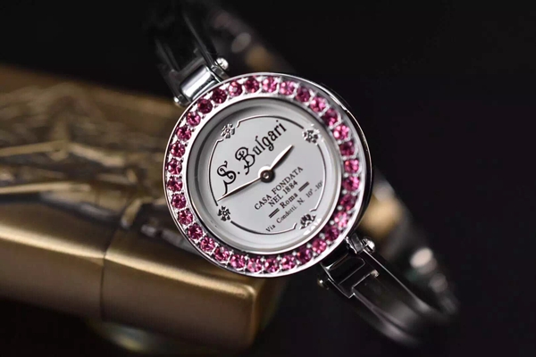 ブルガリ時計正面デザイン